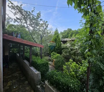 Rijeka, Marčelji - kuća s dva stana, garažom i vrtom - cover