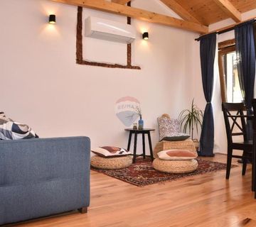 Rovinj,kuća sa 2 stana i poslovnim prostorom u Grisii - cover