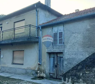 Klana, Studena - obiteljska kuća sa dvije gospodarske zgrade - cover