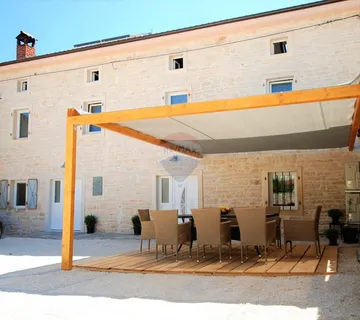 Rovinj,7km predivno renovirana kamena autohtona kuća-210m2- za odmor ili življenje - cover