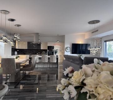 MALINSKA – PENTHOUSE S PRIVATNIM DIZALOM, 100 m OD MORA - cover