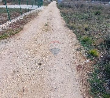 Istra, Peroj, 2 parcele kod Barbarige - cover