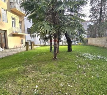 Zagreb, centar - Dvosobni stan u zgradi s dvorištem - cover