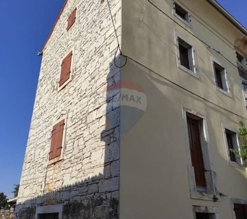 Istra , Višnjan , centar grada - autohtona kuća za adaptaciju 98 m2 - cover