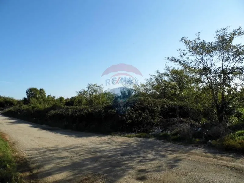 Istra, Rovinj, građevinsko zemljište u industrijskoj zoni, 1,5 km od centra - cover