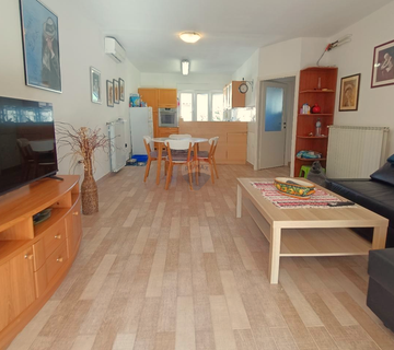 Istra, Rovinj  trosoban stan u centru s dvije garaže - cover