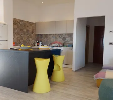 Rijeka, Srdoči, dvosobni stan 77 m2, balkon - cover