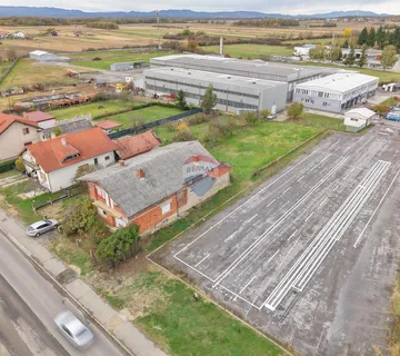 Luka, Vrbovec, Kuća s okućnicom - cover