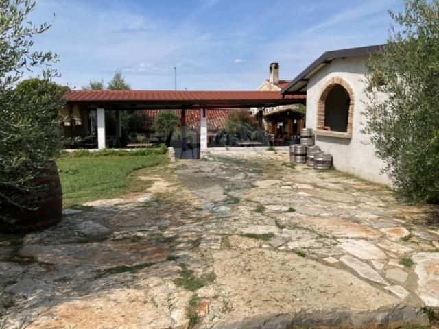 Momjan okolica, konoba, sobe za turistički najam i građevinsko zemljište - cover