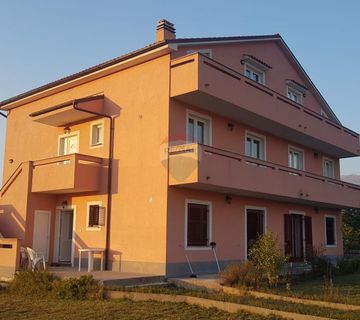 Grobnik, Dražice - kuća površine 372 m2 na mirnoj lokaciji - cover