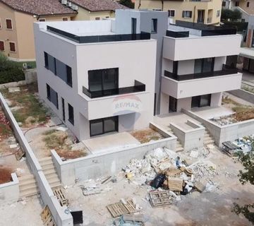 Poreč, stan s krovnom terasom i pogledom na more - cover