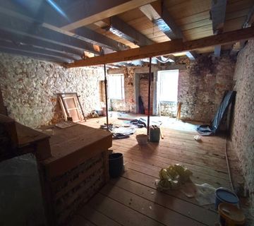 Rovinj, tri etaže za renovaciju sa puno potencijala - stari grad - 117 m2 - cover