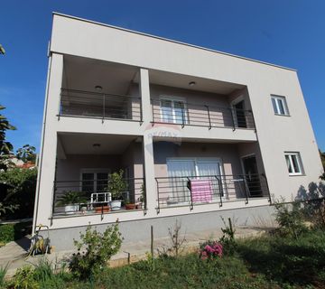 Istra, Pula - moderna obiteljska kuća - cover