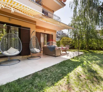 Rovinj, savršena kuća sa 4 stana, 450 m od uređenih plaža - cover