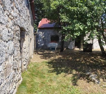 Senj, Veljun Primorski, kuća 42m2 s pomoćnim objektom - cover