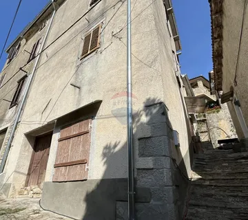 Istra, Motovun, kuća u nizu - cover