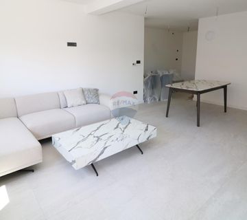 POREČ, centar- moderan stan s garažom - cover