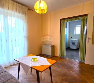 Rovinj, stan, 2 SS, parking, 1. kat u stambenoj zgradi centar - cover