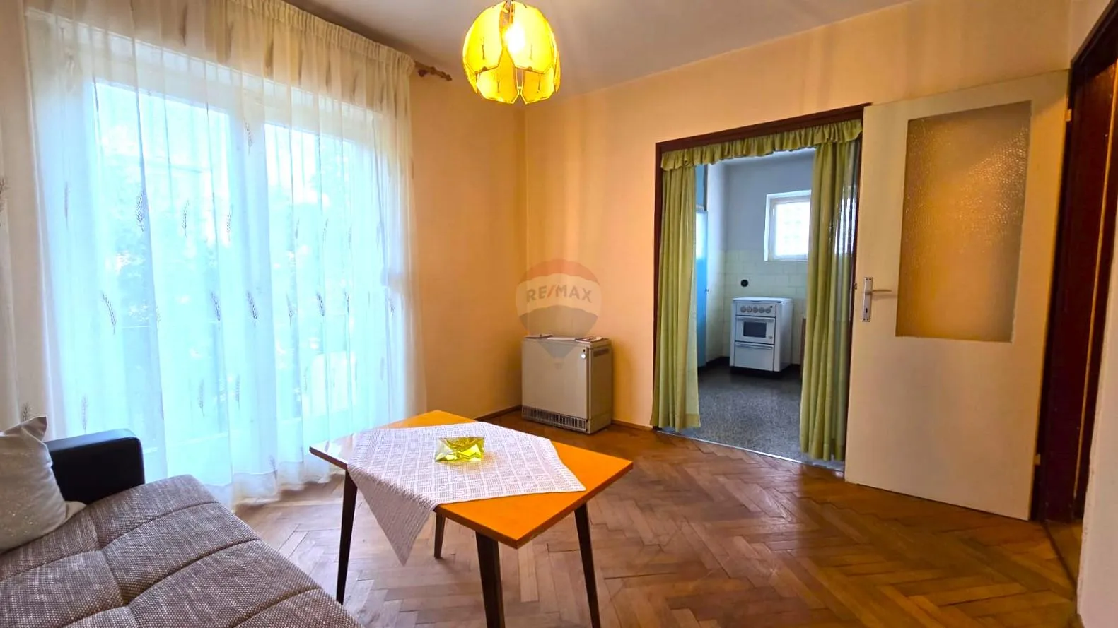 Rovinj, stan, 2 SS, parking, 1. kat u stambenoj zgradi centar - cover