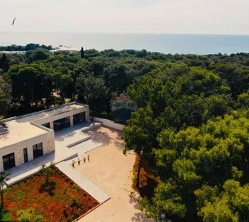 Istra, Rovinj - moderna villa 200m od mora - cover