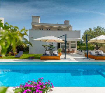 Istra, Rovinj - elegantna villa s wellnessom - cover