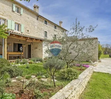 Istra, Svetvinčenat okolica - autohtona kamena kuća sa bazenom - cover