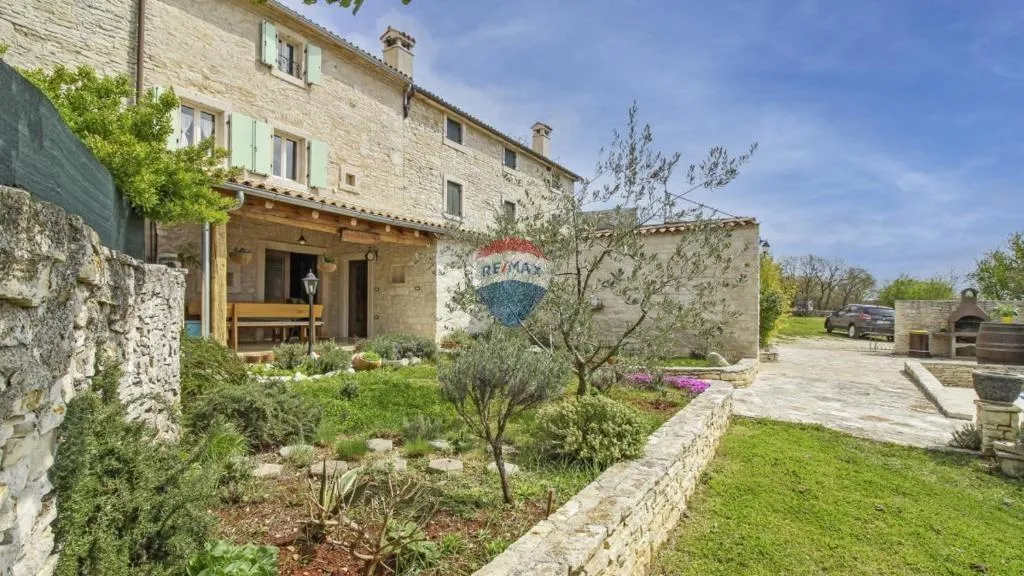 Istra, Svetvinčenat okolica - autohtona kamena kuća sa bazenom - cover