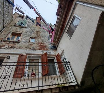 Rovinj, stan od 75 m2+podrum+tavan 60m2 - cover