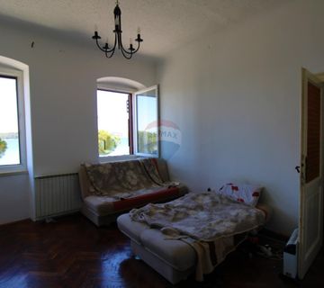 Rovinj,pola kuće s vrtom60m2 i poslovnim prostorom-otvoreni pogled na more-40m od mora - cover