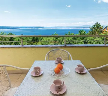Crikvenica, trosoban stan s pogledom na more, najam - cover