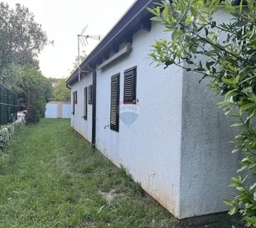 Istra,Premantura,vikendica sa građevinskim zemljištem 300 m od mora - cover