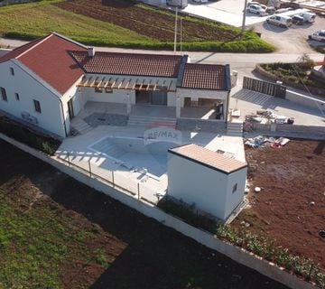 ISTRA, TINJAN Kvalitetna kuća za odmor 160 m2 s bazenom  - cover