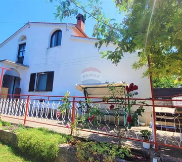 Istra, Savudrija,okolica-Dvojna kuća s dva stana udaljena 1,5 km od mora - cover