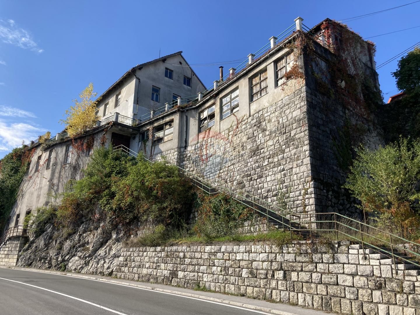 Slunj, zgrada hotela 2400 m2 sa projektom - CIJENA NA UPIT - cover