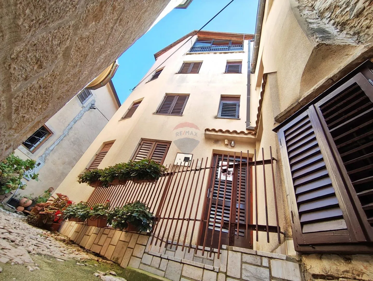 Novi Vinodolski, kuća,  350 m od mora - cover