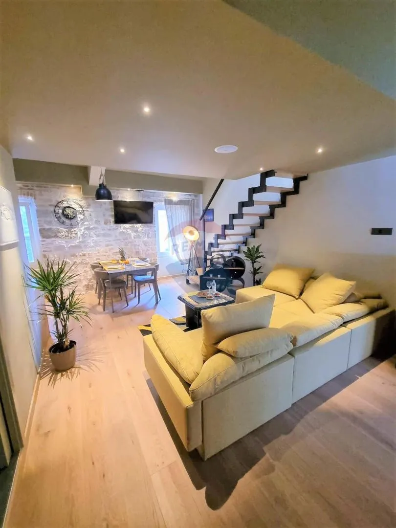 Rovinj, stan, centar, mirna ulica, sve novo na samo 100m od crkve Sv.Eufemije - cover