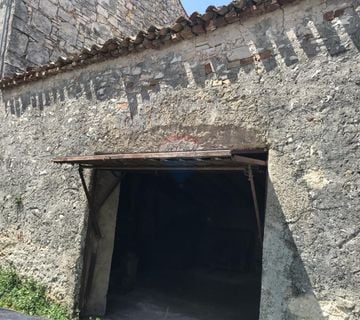 Istra,Vodnjan,stara kuća u nizu sa garažom - cover
