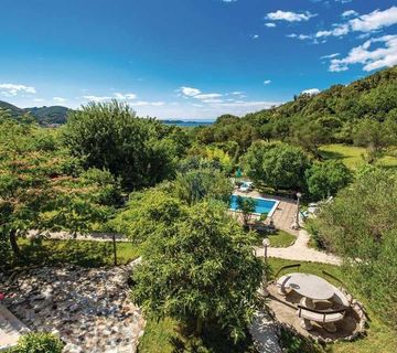 Otok Rab, samostojeća kuća s bazenom na posjedu od 1280 m2 - cover