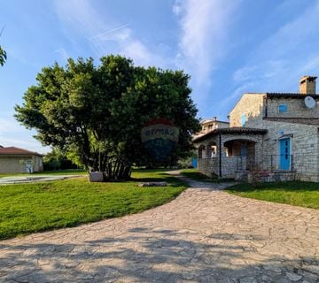 Istra - Kanfanar - kamena vila s bazenom i depandansom, mir i privatnost na osami - cover