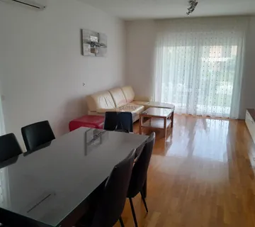 Istra,Valbandon,veliki stan u prizemlju sa terasama - cover