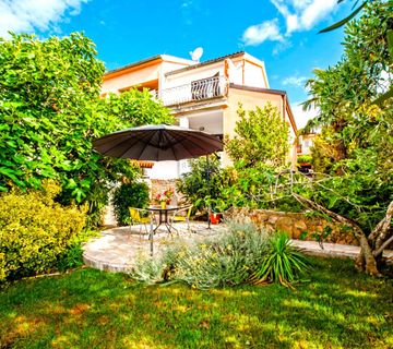 Rovinj,velika obiteljska kuća sa apartmanima,Lamanova - cover