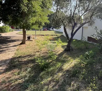 Poreč, okolica- građevinsko zemljište 300m od mora - cover