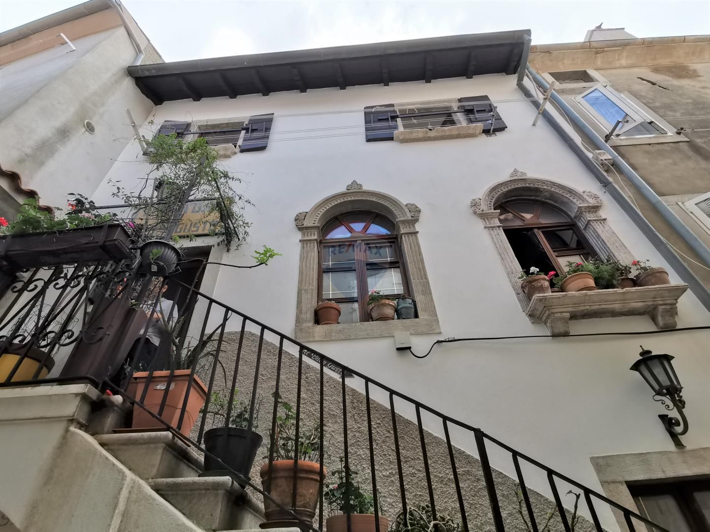 CRES - uhodani ugostiteljski objekt sa stambenim prostorom - cover