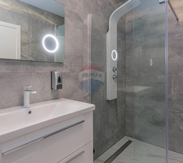 Istra, okolica Svetvinčenta, moderna villa s bazenom  - cover