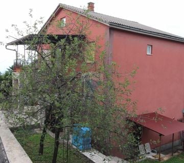 MATULJI- kuća sa 4 stana i velikom okućnicom - cover