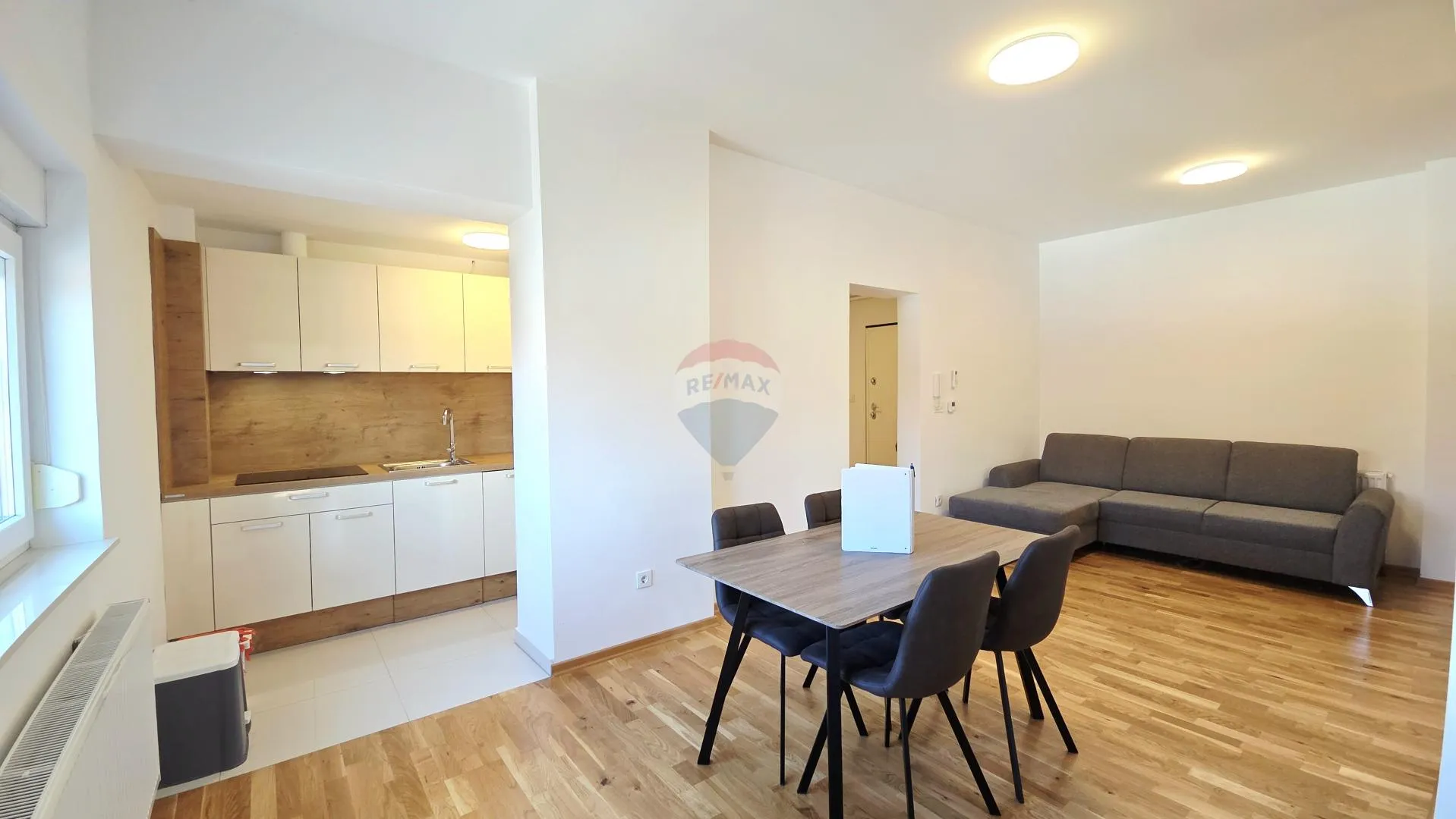 Zagreb, Trešnjevka | Trosoban stan s dva parkirna mjesta - cover