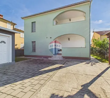 ISTRA-VALBANDON,kuća s 2 stana,600m od mora - cover