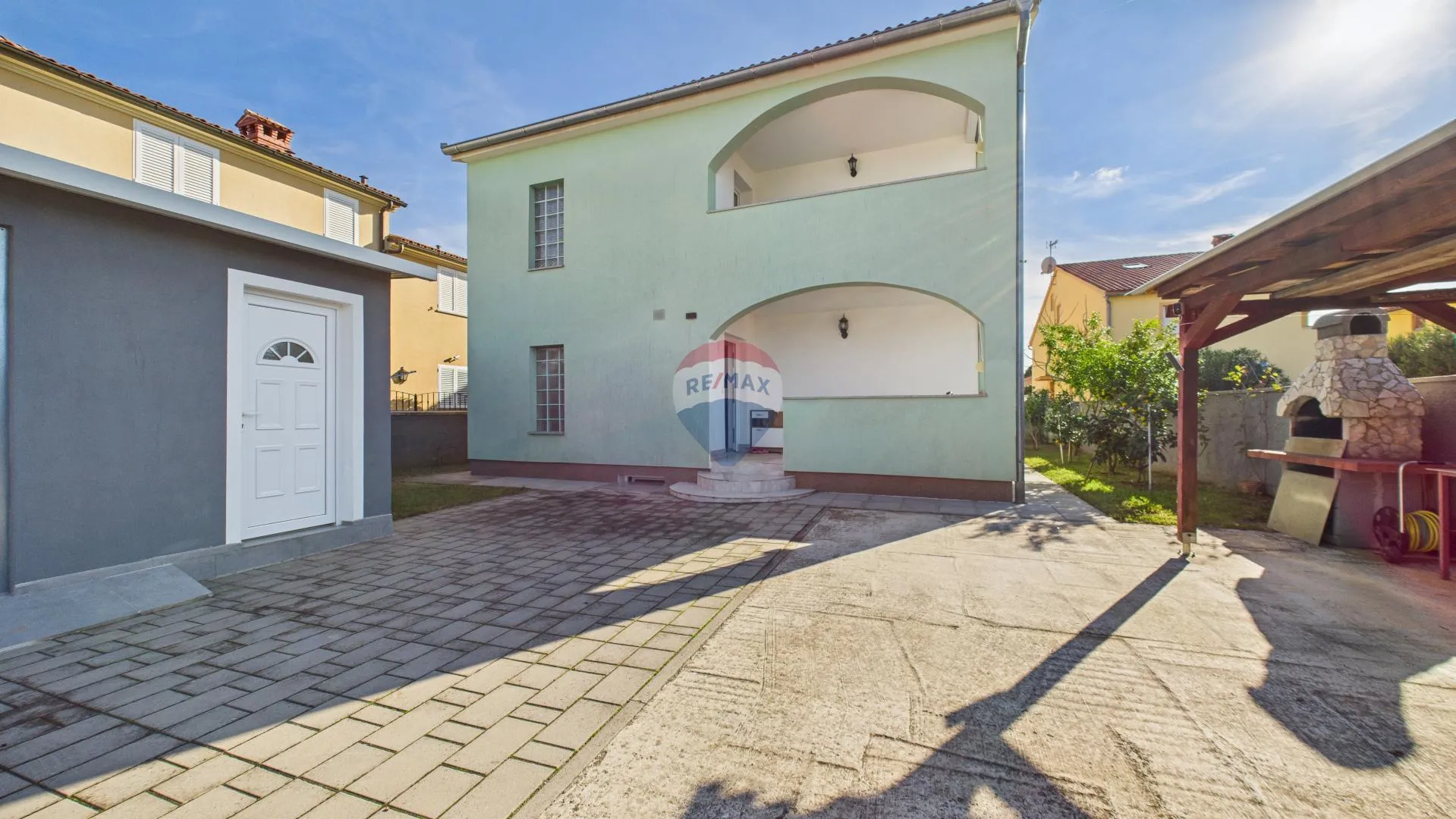 ISTRA-VALBANDON,kuća s 2 stana,600m od mora - cover