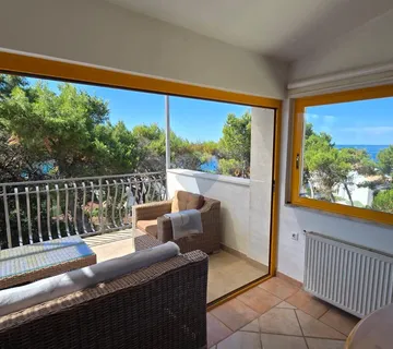 Istra,Rovinj,kuća u šumici do mora,parking,6 apartmana - cover