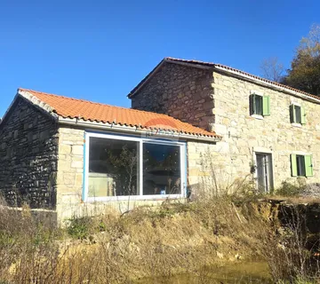 Istra, Belaj- kamena istarska kuća s velikom okućnicom - cover